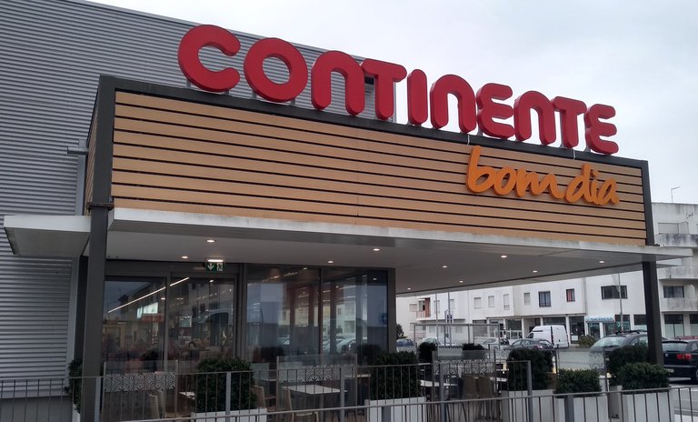 Continente Supermarkets