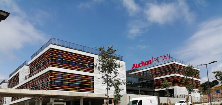 Headquarters and Supermarket Auchan Paço D´Arcos